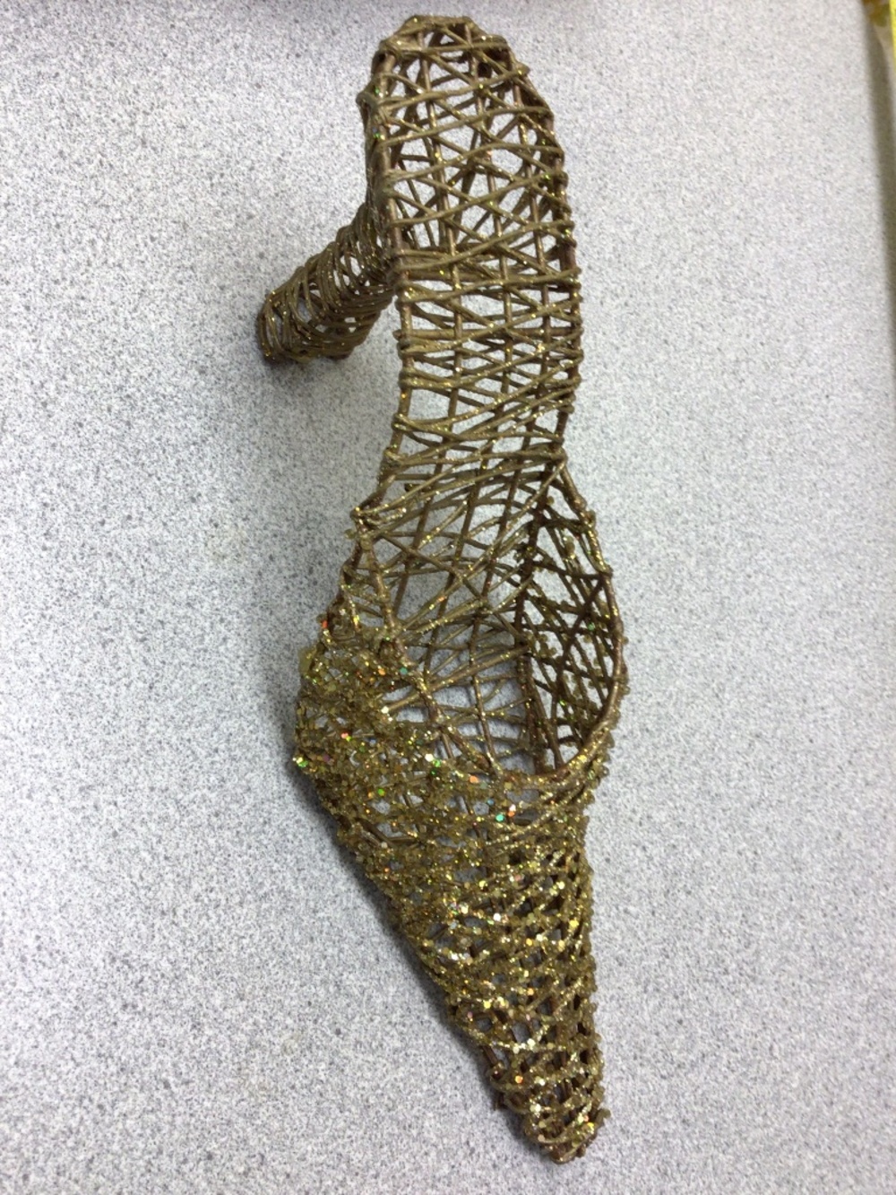 5/$25.00 Gold sparkly wicker 👠 used with Christmas decorations